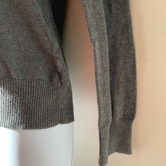 GAP grey cotton V-neck size M - Picture 10 of 13